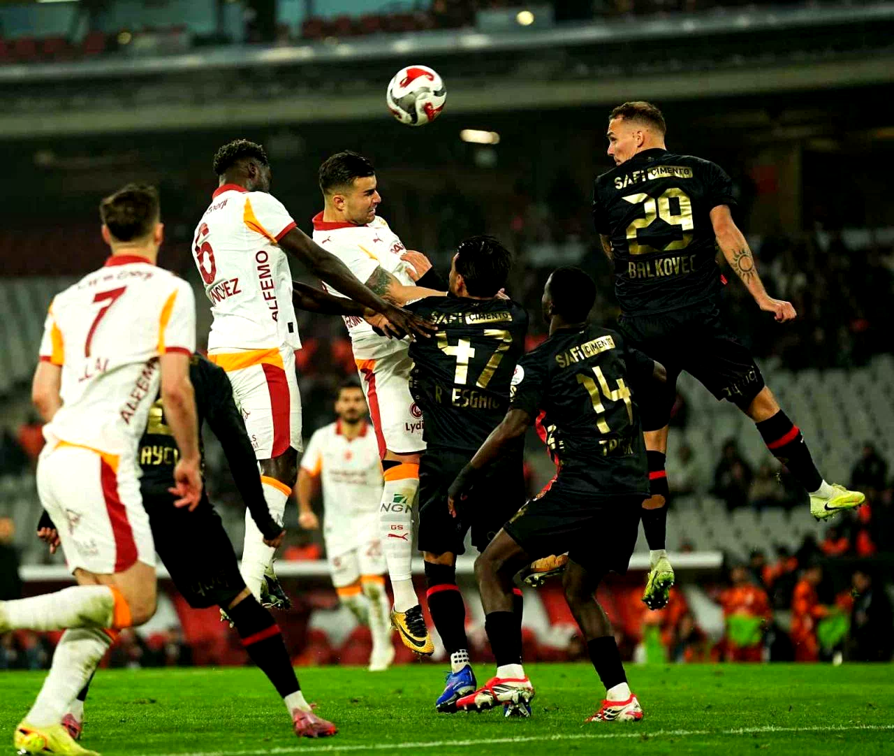 Trendyol Süper Lig: Fatih Karagümrük: 1 – Galatasaray: 3 (Maç sonucu)