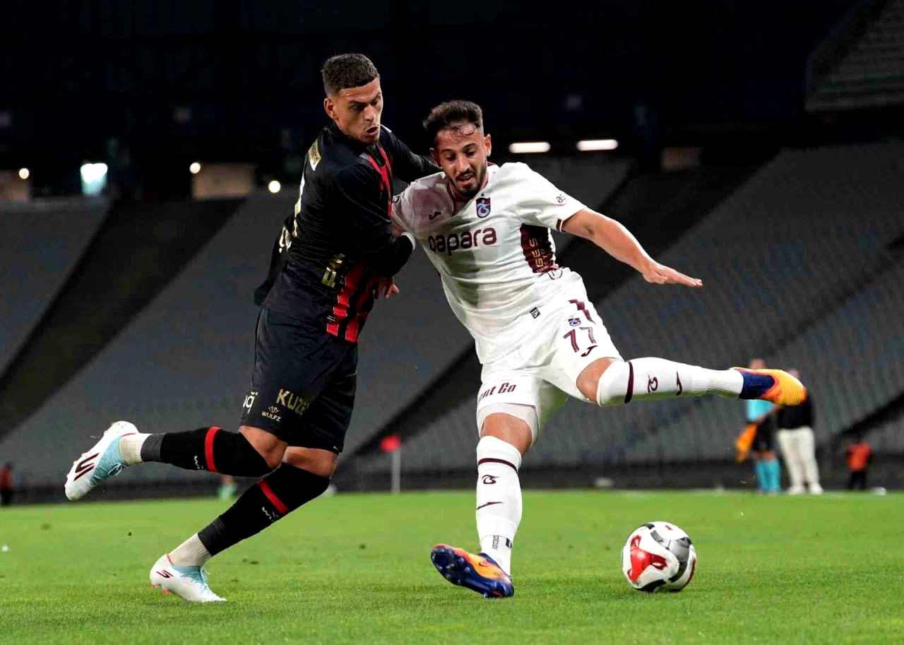 Trendyol Süper Lig: Fatih Karagümrük: 1 – Trabzonspor: 3 (İlk yarı)
