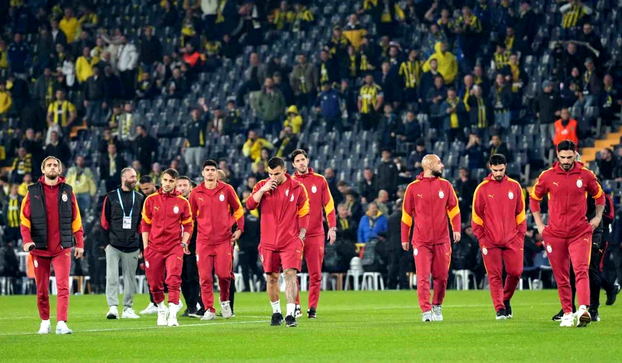 Trendyol Süper Lig: Fenerbahçe: 0 – Galatasaray: 0 (Maç devam ediyor)