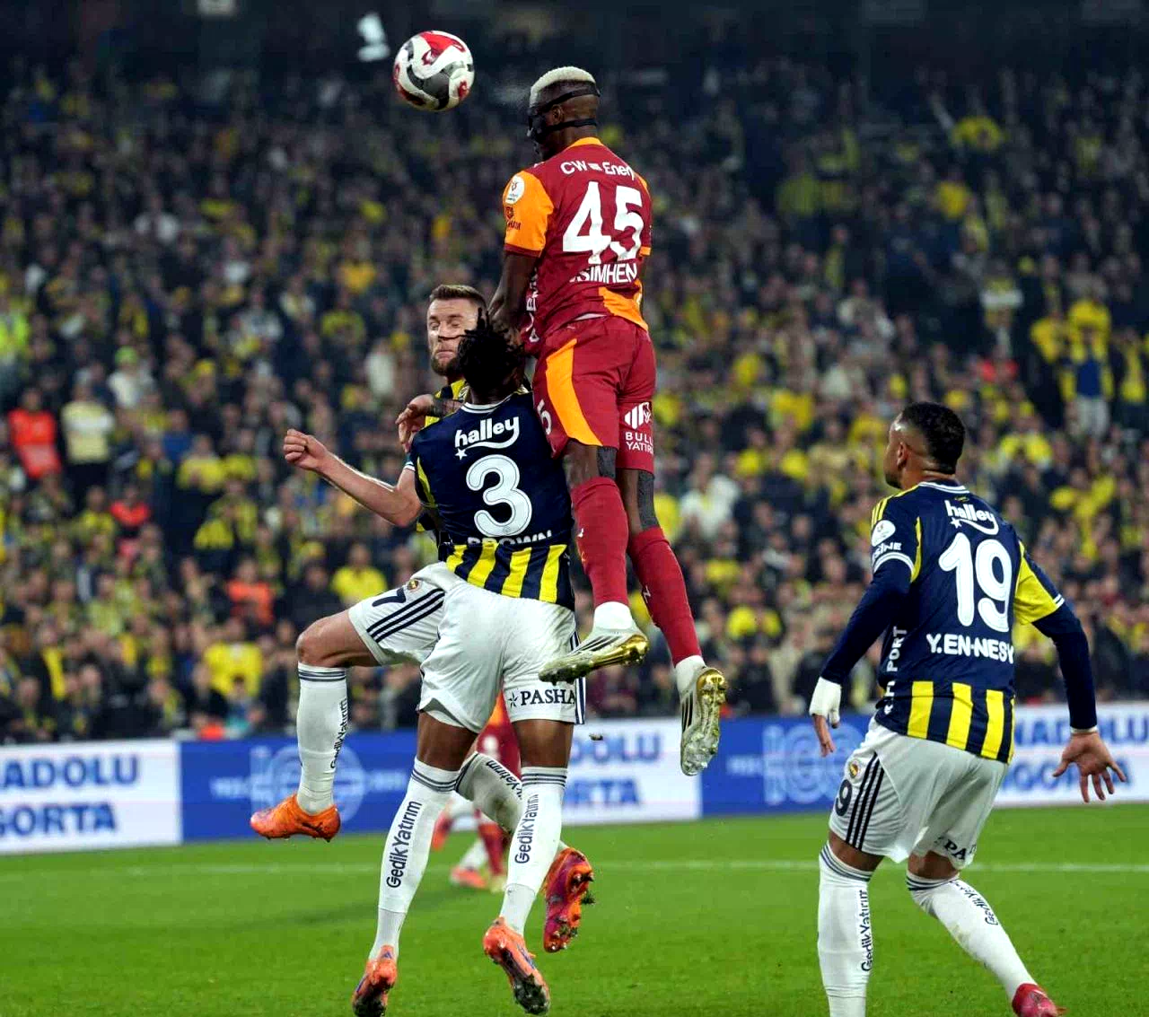 Trendyol Süper Lig: Fenerbahçe: 0 – Galatasaray: 1 (İlk yarı)