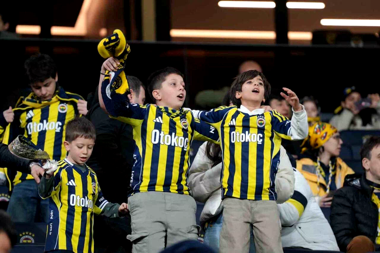 Trendyol Süper Lig: Fenerbahçe: 0 – Gaziantep FK: 0 (Maç devam ediyor)