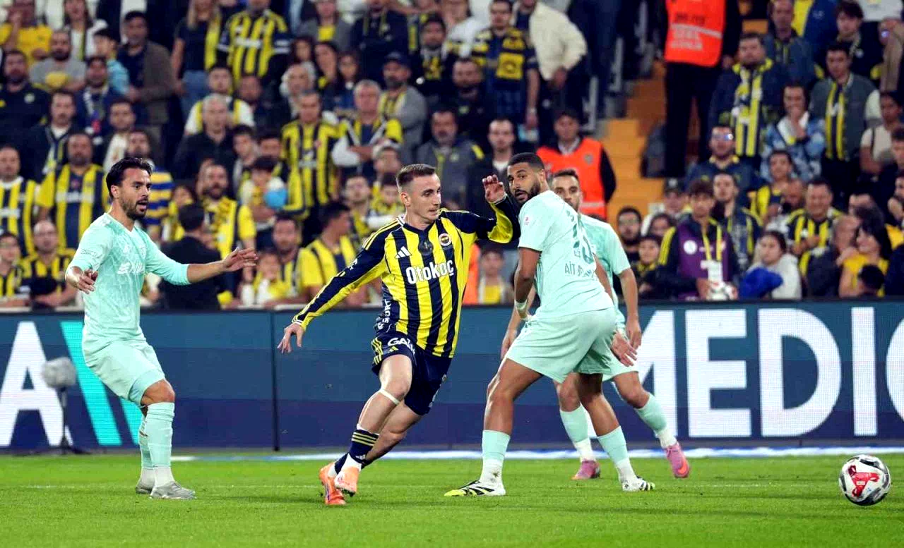 Trendyol Süper Lig: Fenerbahçe: 0 – Kayserispor: 0 (Maç devam ediyor)