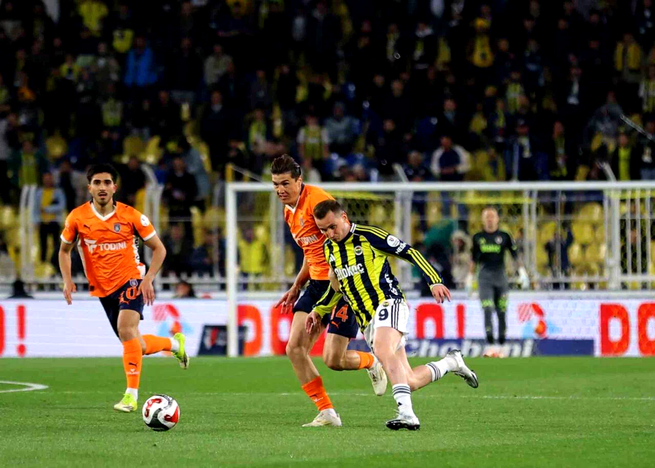 Trendyol Süper Lig: Fenerbahçe: 0 – RAMS Başakşehir: 0 (Maç devam ediyor)