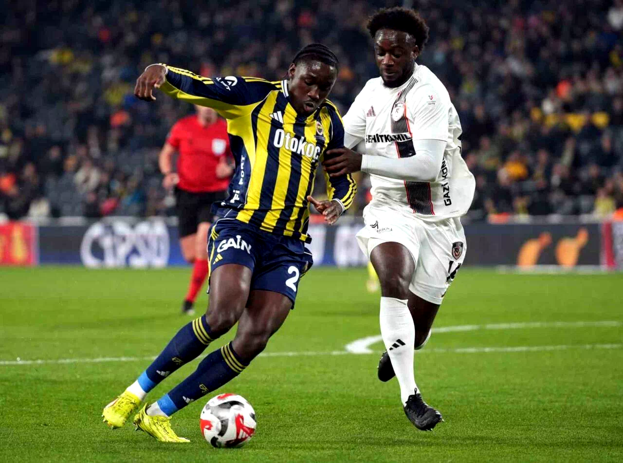 Trendyol Süper Lig: Fenerbahçe: 1 – Gaziantep FK: 0 (İlk yarı)