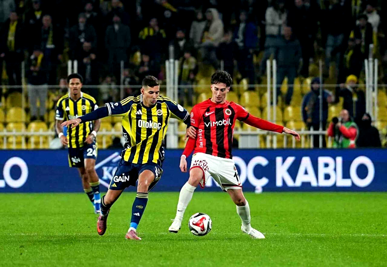 Trendyol Süper Lig: Fenerbahçe: 1 – Gençlerbirliği: 0 (Maç devam ediyor)