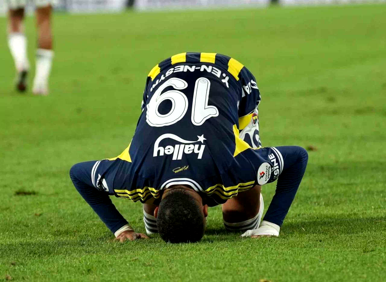 Trendyol Süper Lig: Fenerbahçe: 1 – Trabzonspor: 0 (İlk yarı)