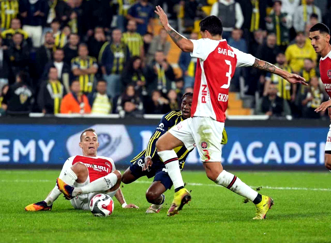 Trendyol Süper Lig: Fenerbahçe: 2 – Fatih Karagümrük: 0 (İlk yarı)