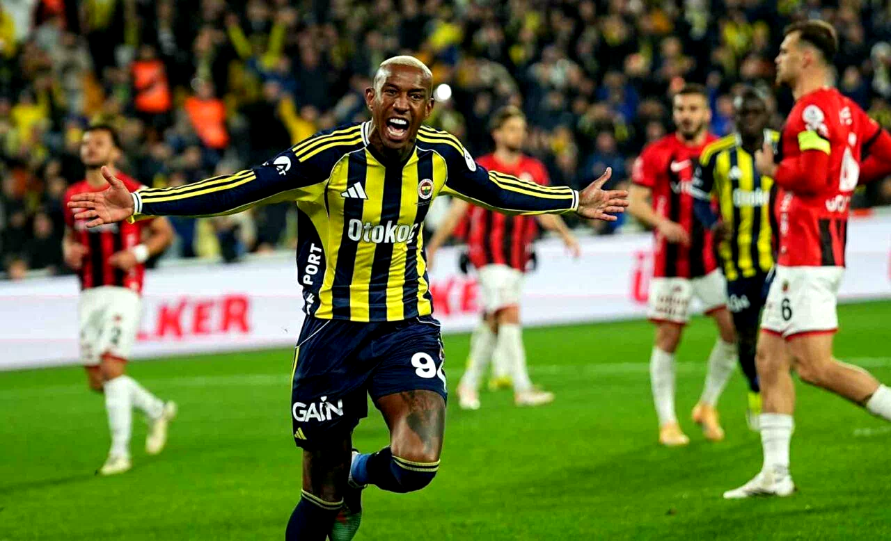 Trendyol Süper Lig: Fenerbahçe: 3 – Gençlerbirliği: 0 (İlk yarı)