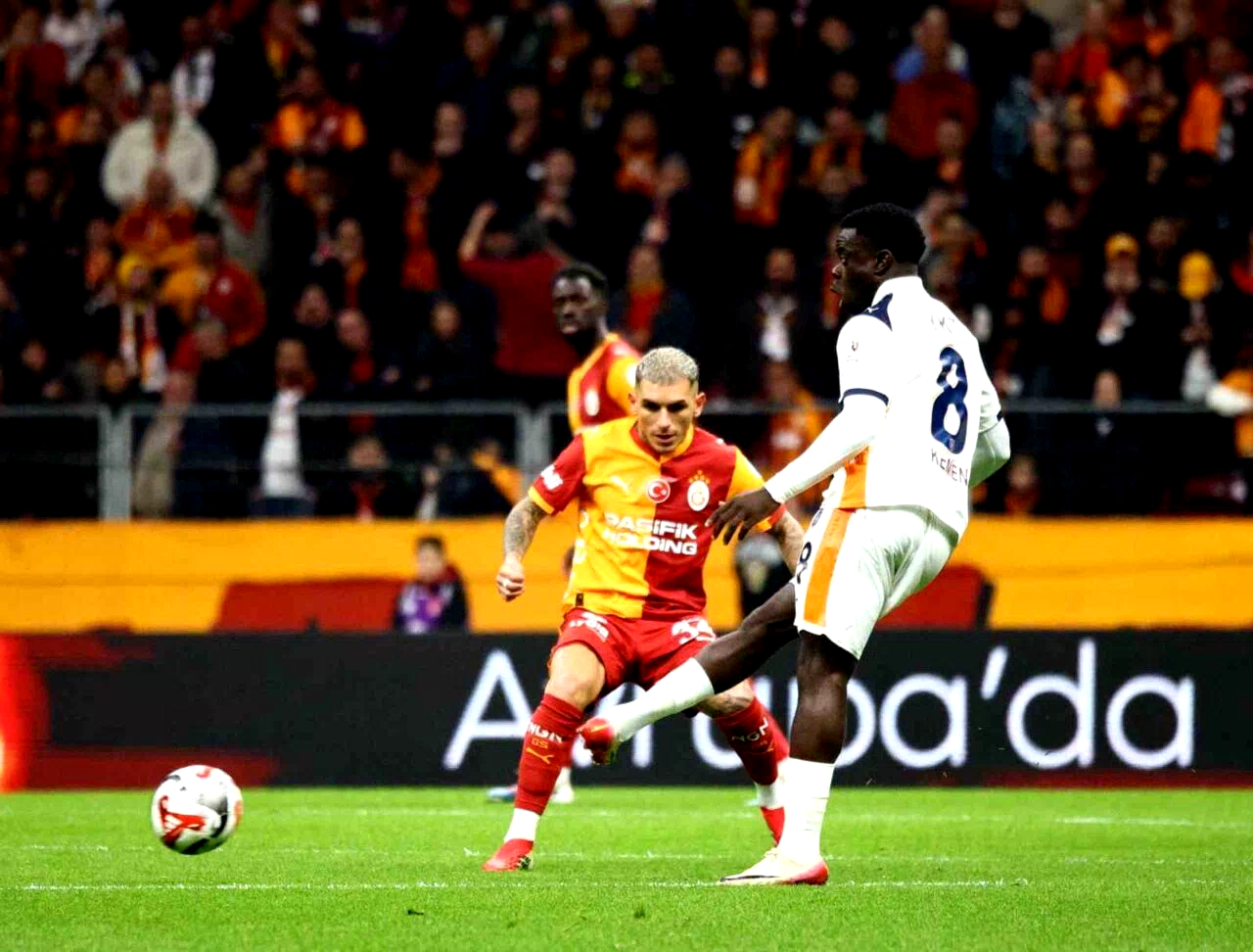 Trendyol Süper Lig: Galatasaray: 0 – RAMS Başakşehir: 0 (Maç devam ediyor)