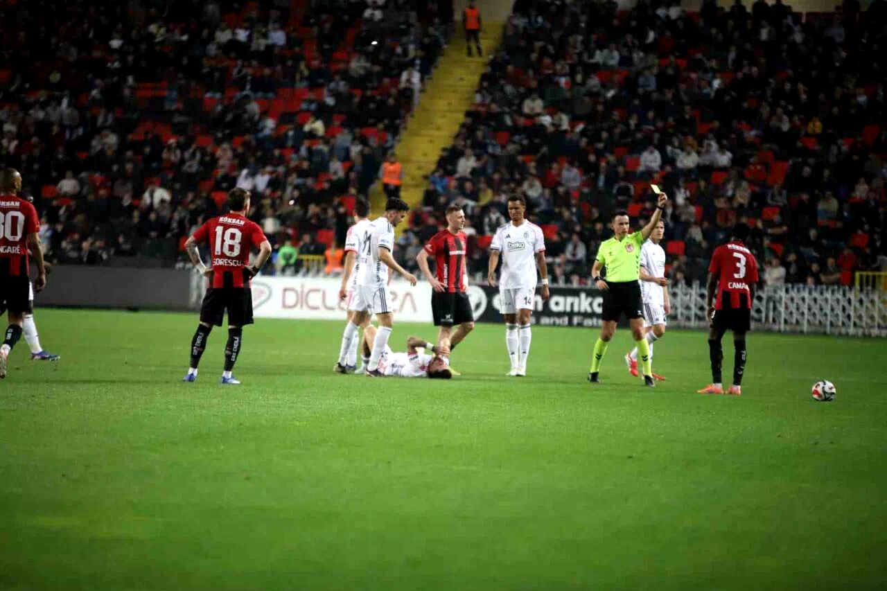 Trendyol Süper Lig: Gaziantep FK: 0 – Beşiktaş: 2 (İlk yarı)