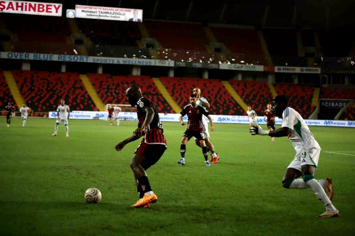 Trendyol Süper Lig: Gaziantep FK: 0 - Çaykur Rizespor: 1 (Maç devam ediyor)