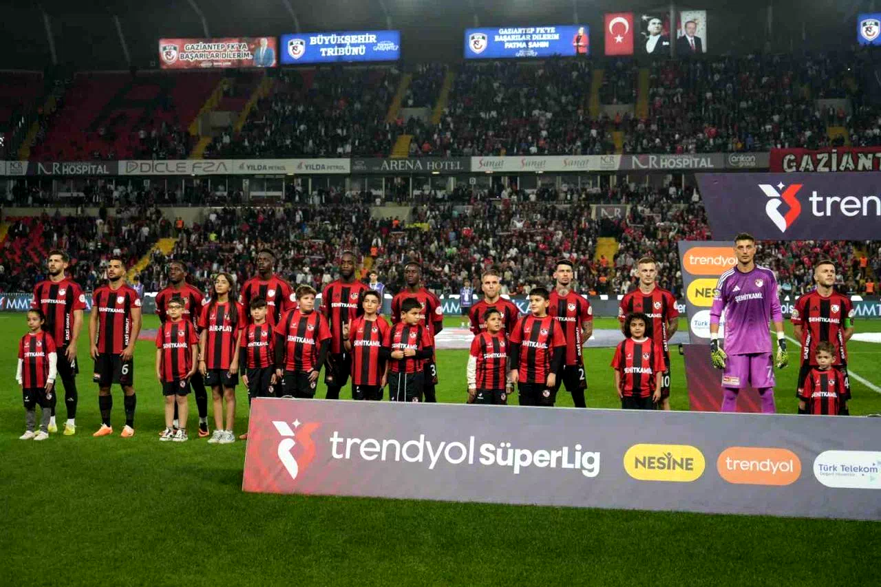 Trendyol Süper Lig: Gaziantep FK: 0 – Fenerbahçe: 2 (Maç devam ediyor)