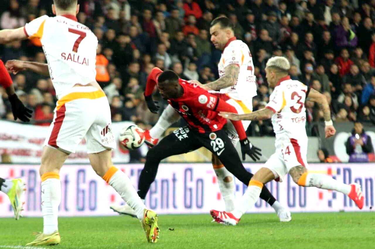 Trendyol Süper Lig: Gençlerbirliği: 0 – Galatasaray: 2 (İlk yarı)