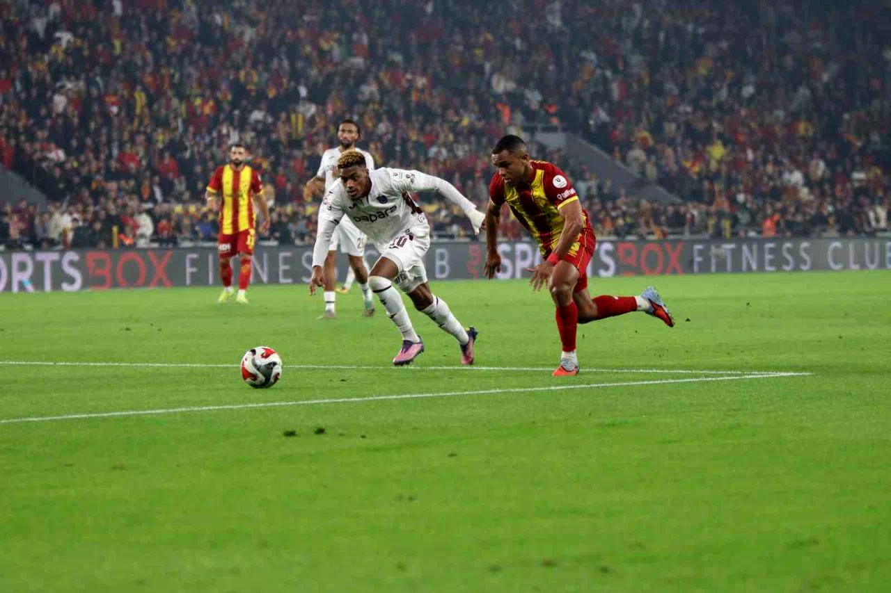 Trendyol Süper Lig: Göztepe: 0 – Trabzonspor: 0 (İlk yarı)
