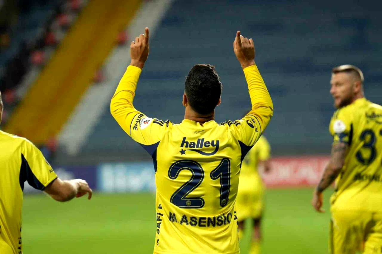 Trendyol Süper Lig: Kasımpaşa: 0 – Fenerbahçe: 1 (Maç devam ediyor)