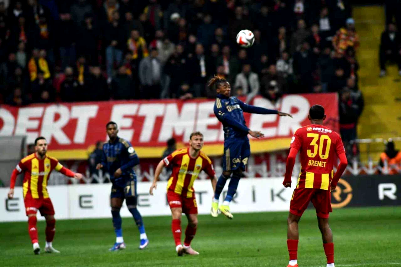 Trendyol Süper Lig: Kayserispor: 0 – Fenerbahçe: 1 (İlk yarı)
