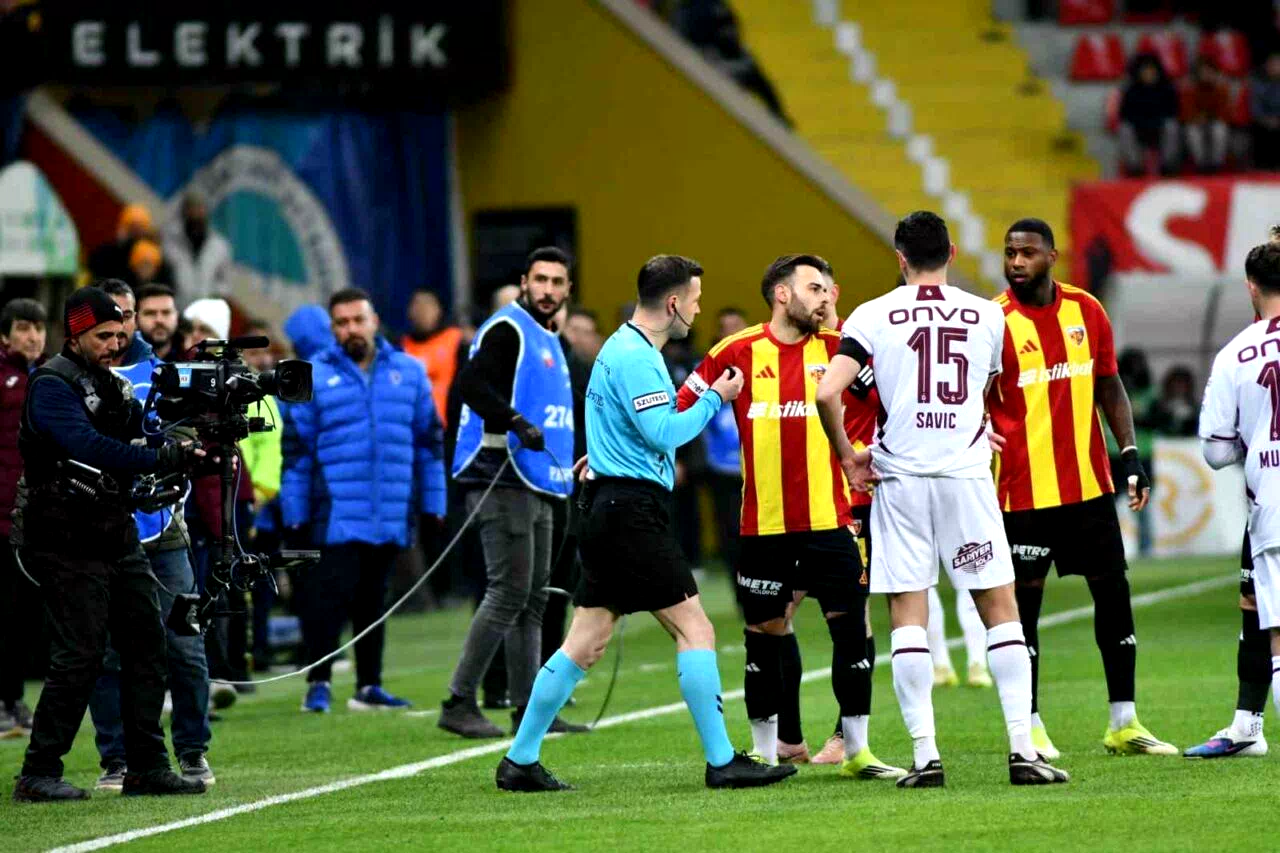 Trendyol Süper Lig: Kayserispor: 0 – Trabzonspor: 1 (Maç devam ediyor)