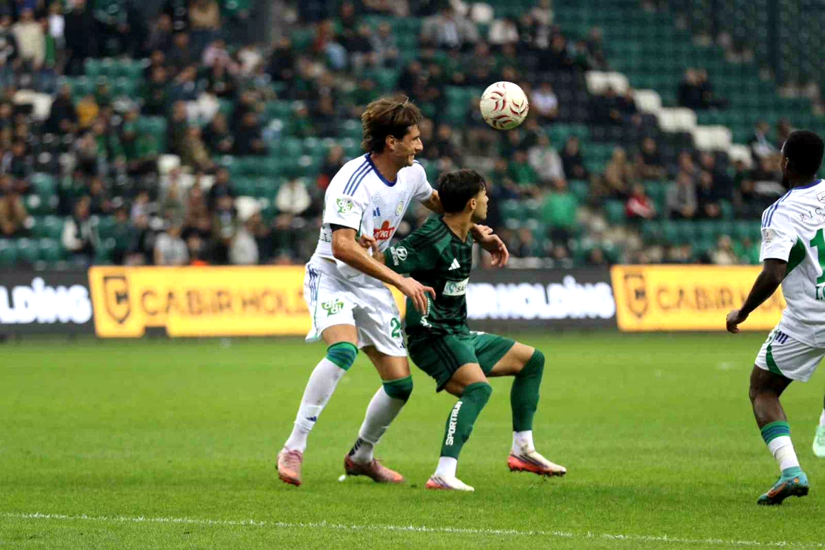 Trendyol Süper Lig: Kocaelispor: 0 - Çaykur Rizespor: 0 (İlk yarı)