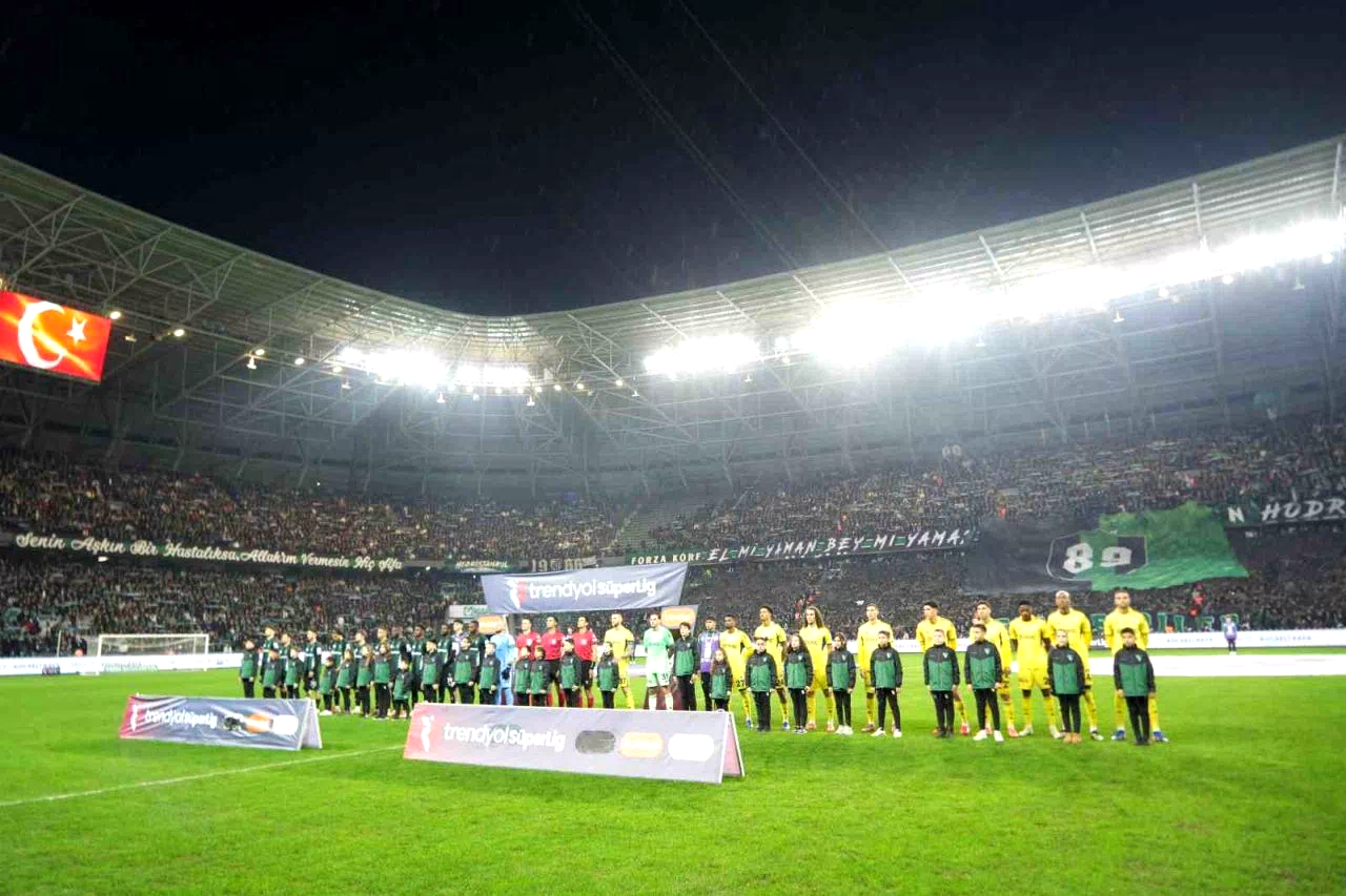 Trendyol Süper Lig: Kocaelispor: 0 – Fenerbahçe: 0 (Maç devam ediyor)