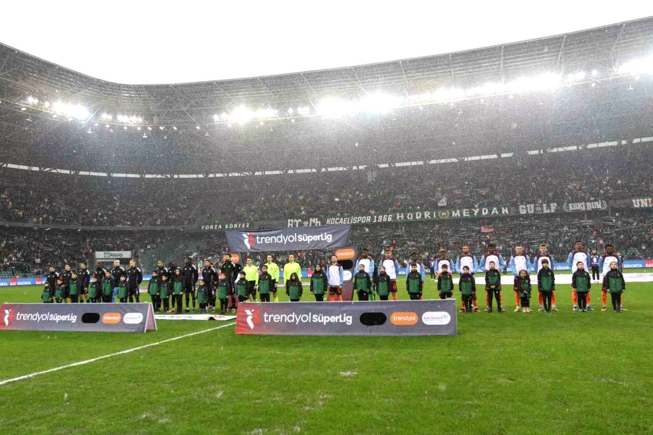 Trendyol Süper Lig: Kocaelispor: 0 – Trabzonspor: 0 (Maç devam ediyor)