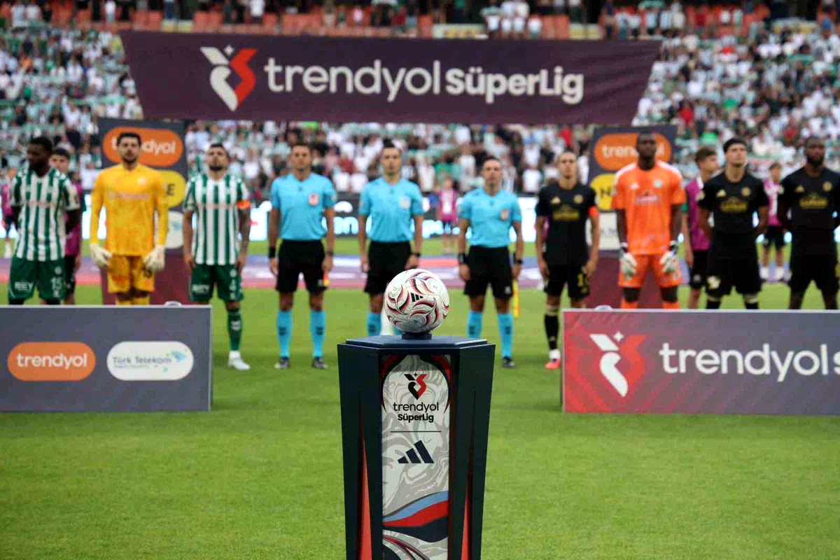 Trendyol Süper Lig: Konyaspor: 0 - Çaykur Rizespor: 0 (İlk yarı)