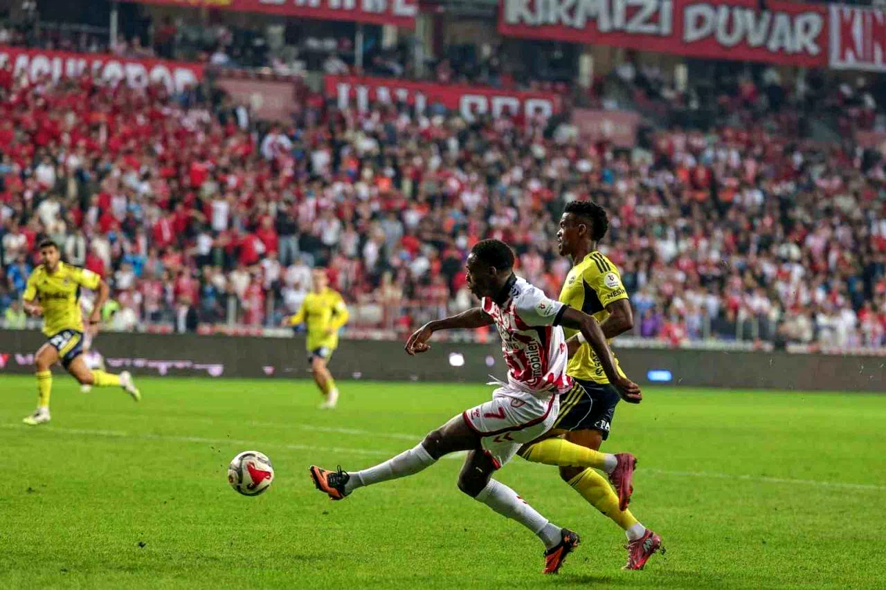 Trendyol Süper Lig: Samsunspor: 0 – Fenerbahçe: 0 (İlk yarı)