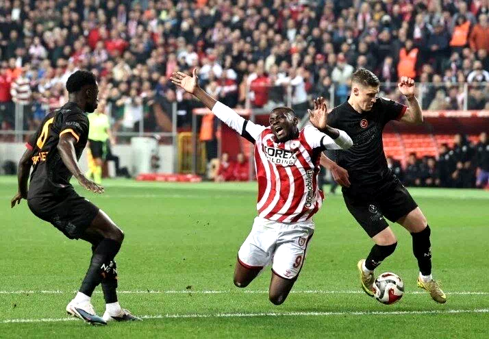 Trendyol Süper Lig: Samsunspor: 1 – Galatasaray: 1 (İlk yarı)