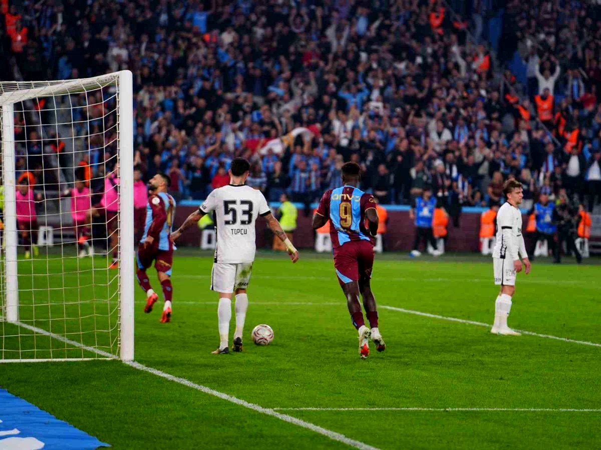 Trendyol Süper Lig: Trabzonspor: 2 - Beşiktaş: 0 (Maç sonucu)