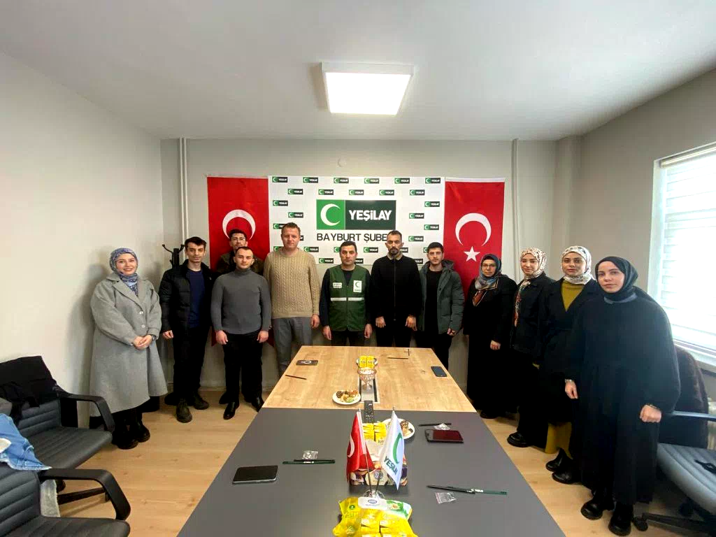 TÜGVA Bayburt İl Temsilcisi ve Yönetim Ekibi, Yeşilay Şubesini Ziyaret Etti