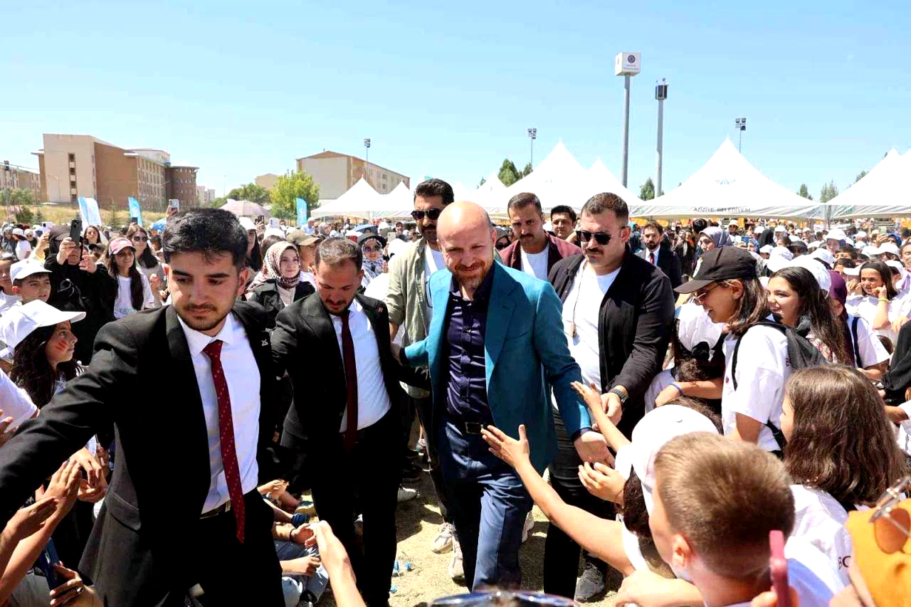 TÜGVA Yüksek İstişare Kurulu Üyesi Bilal Erdoğan, TÜGVA Yaz okulunu kapanış törenine katıldı
