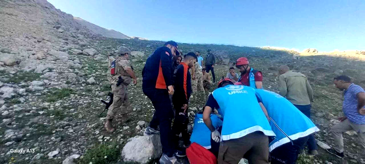 Tunceli’de dağlık alanda düşerek yaralanan çoban, ekipler tarafından kurtarıldı