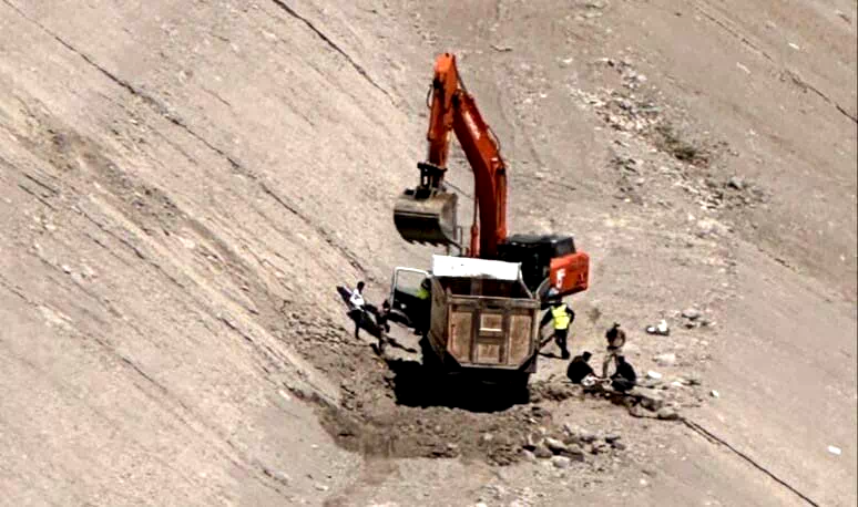 Tunceli’de kamyon şarampole yuvarlandı: 1 yaralı