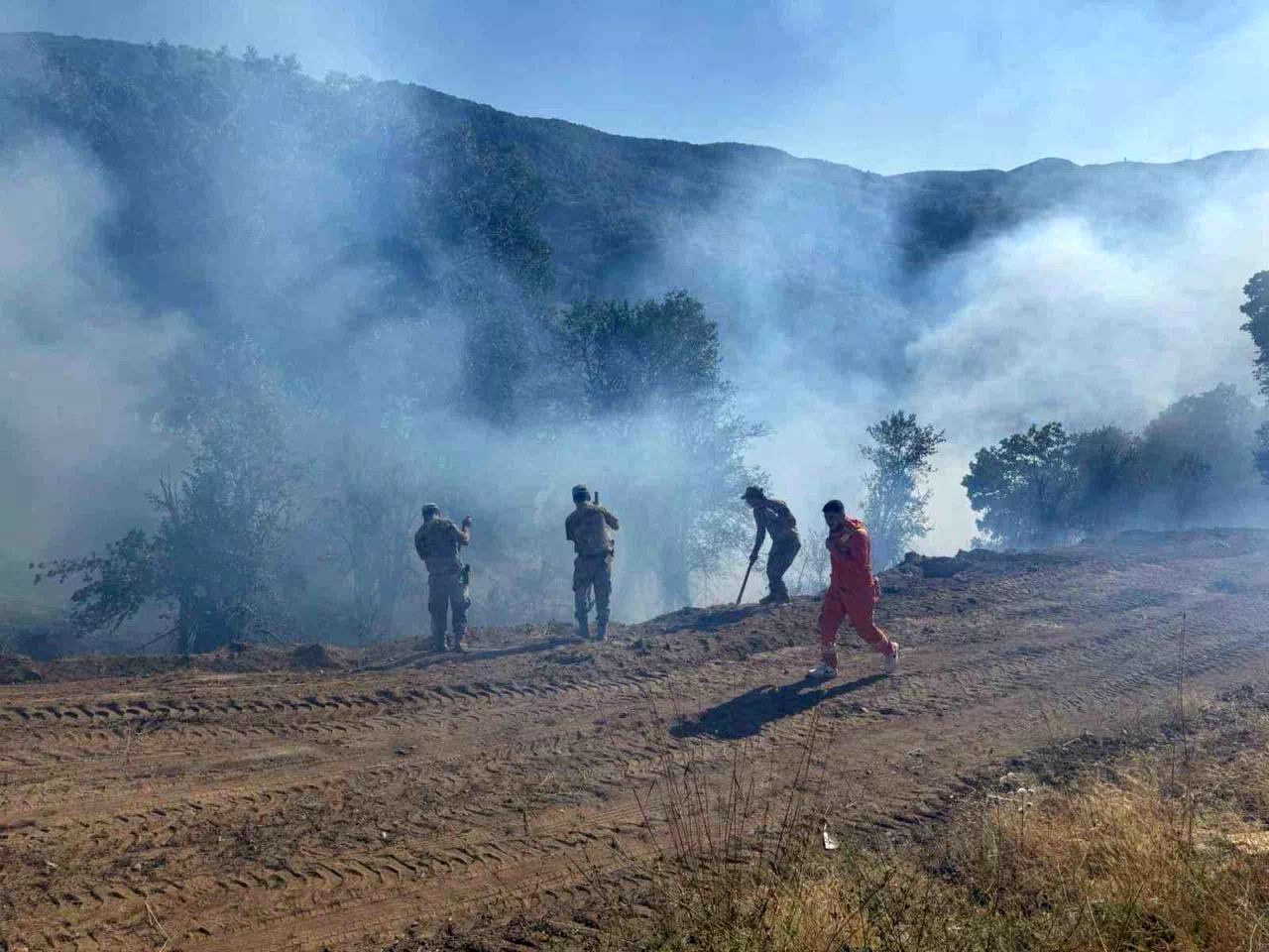 Tunceli’de kırsal alanda çıkan yangın söndürüldü: Soğutma çalışmaları sürüyor