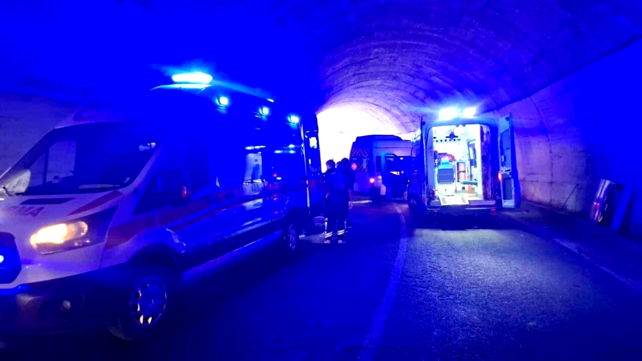 Tunceli’de tünelde trafik kazası: 8 kişi yaralandı