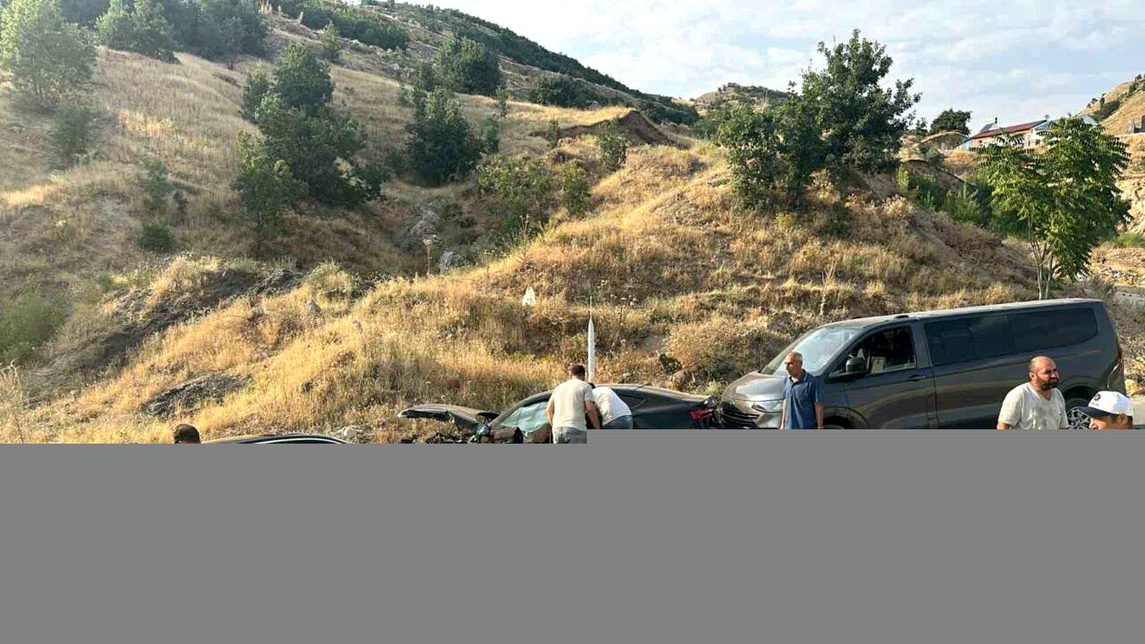 Tunceli’de zincirleme trafik kazası: 5 yaralı