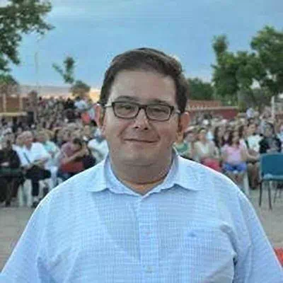 Tunceli’nin Ovacık ilçesinde görev yapmakta olan Milli Eğitim Şube Müdürü Sinan Anıl Koçak, kalp krizi nedeniyle hayatını kaybetti.