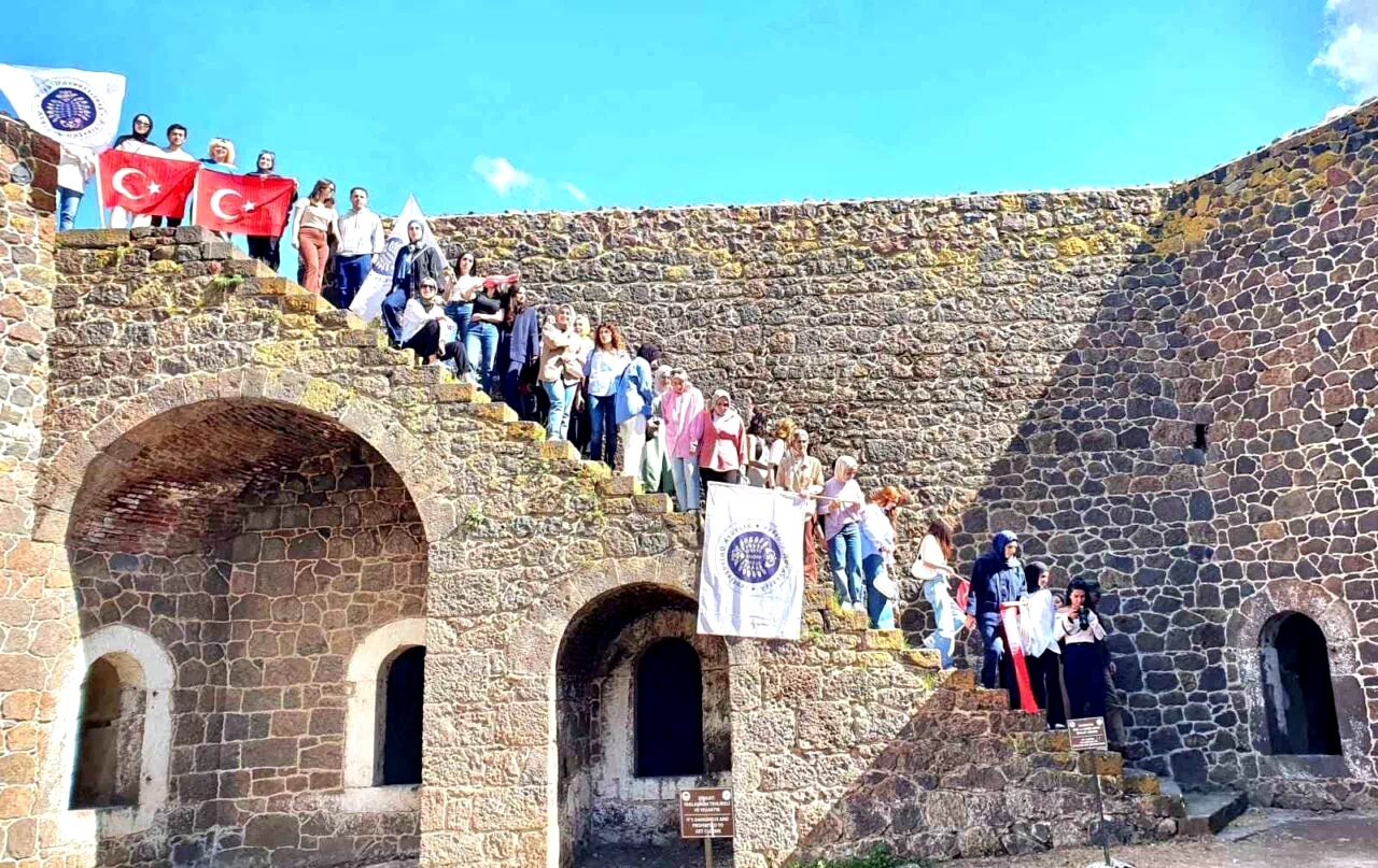 Turizm Fakültesi öğrencileri tabyalarda ders yaptı