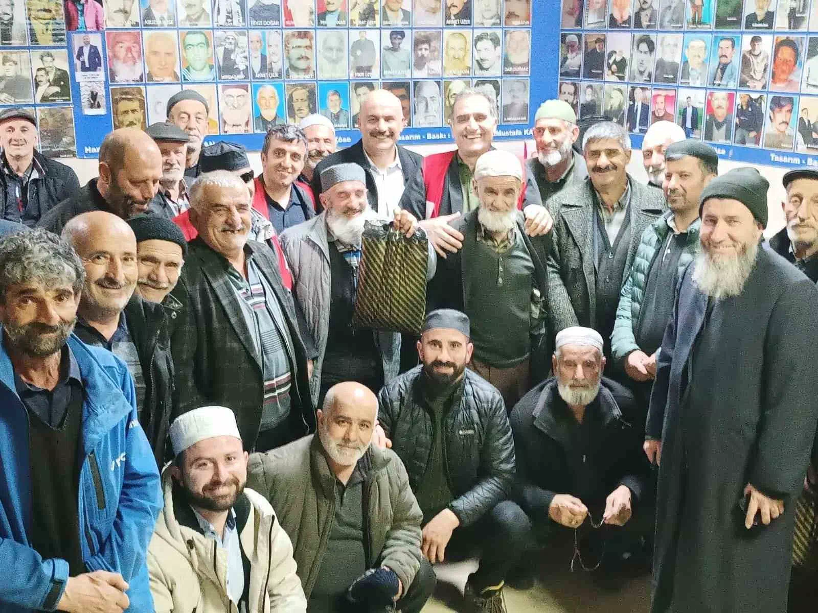 Türk Kızılay Erzurum Şubesi Engelliler Meclisi, Yaşlılara Sürpriz Yaptı