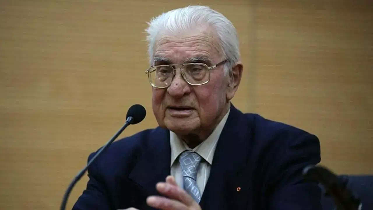 Türk Müziği ve Edebiyatının Ünlü İsmi Fırat Kızıltuğ Vefat Etti