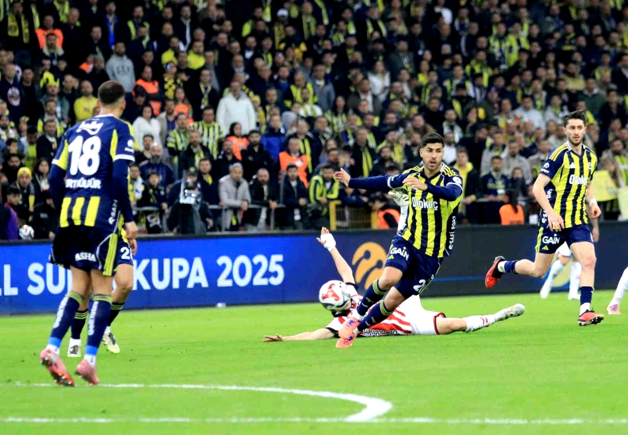 Turkcell Süper Kupa: Fenerbahçe: 1 – Samsunpor: 0 (İlk yarı)