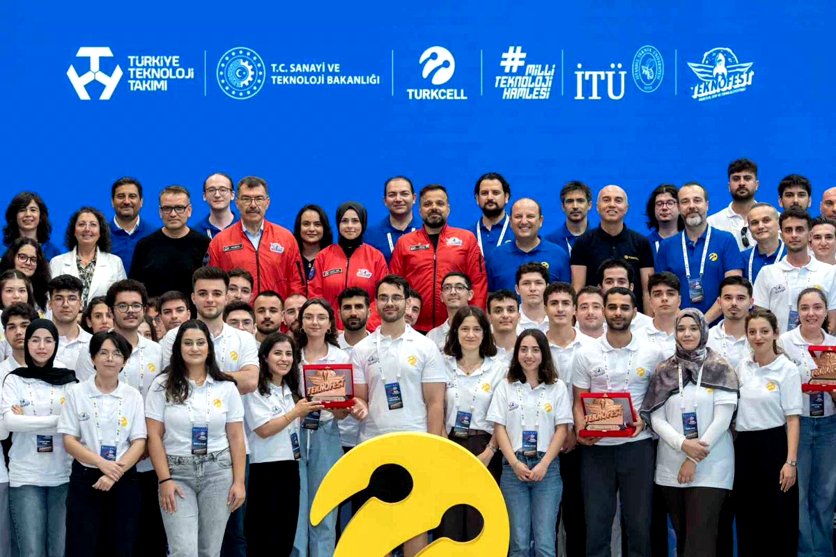 Turkcell ve TEKNOFEST’in ‘5G ve Yapay Zekâ ile Akıllı Yol Güvenliği Yarışması’nda final heyecanı yaşandı