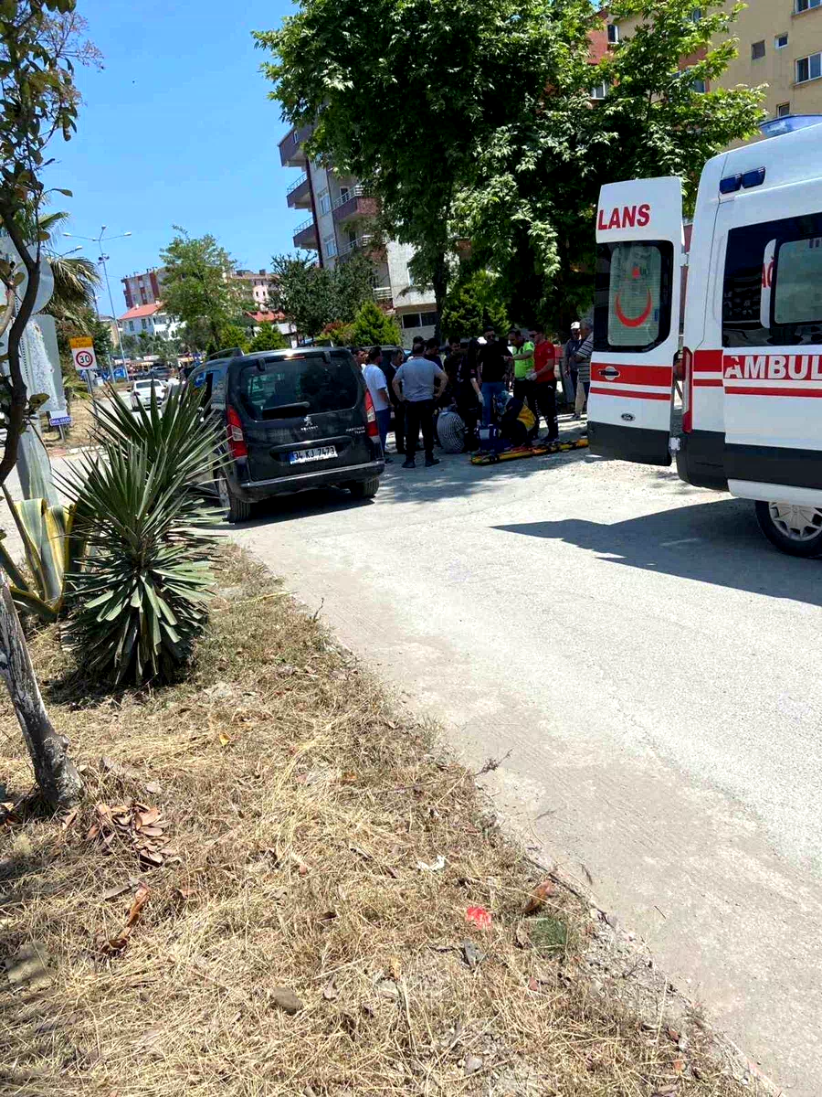 Türkeli’de motosiklet ile otomobil çarpıştı: 1 yaralı
