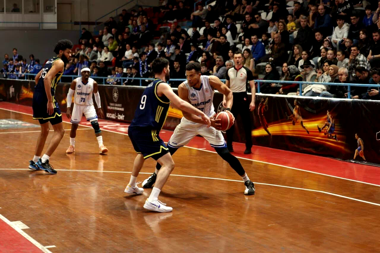 Türkiye Basketbol Ligi: Kocaeli BŞB Kağıtspor: 73 – Fenerbahçe Koleji: 84