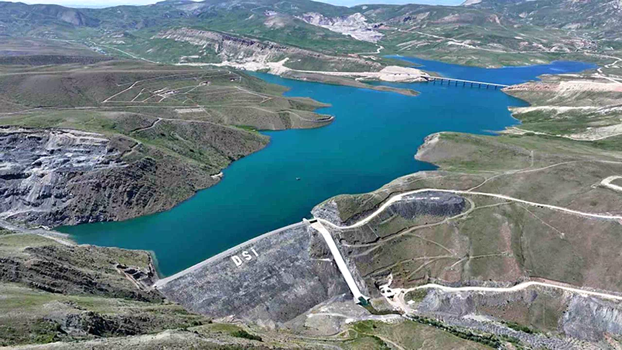 Turnaçayırı Barajı sulamasıyla Erzincanlı çiftçinin yüzü gülecek