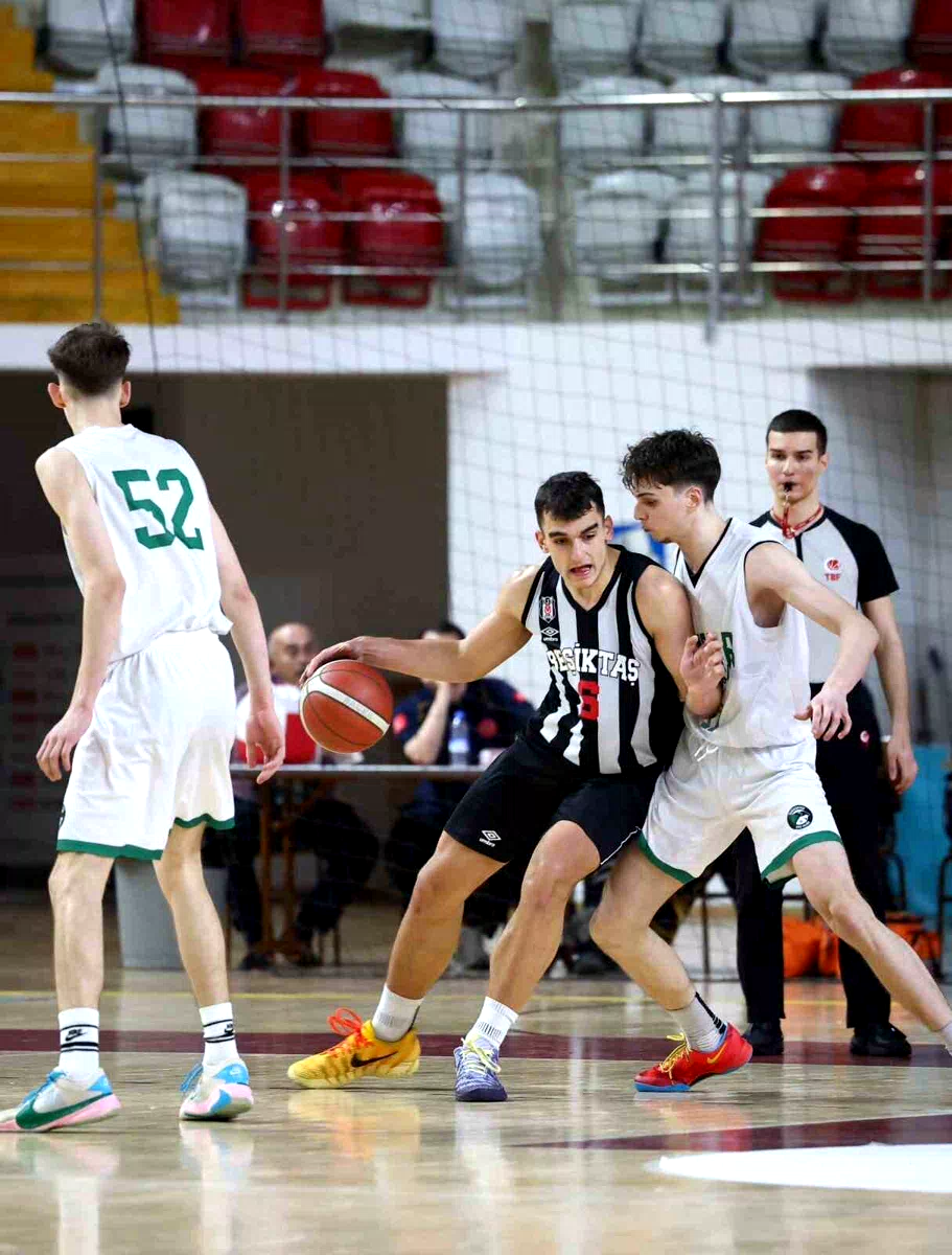 U18 Basketbol Türkiye Şampiyonası’nda yarı finale çıkanlar belli oldu
