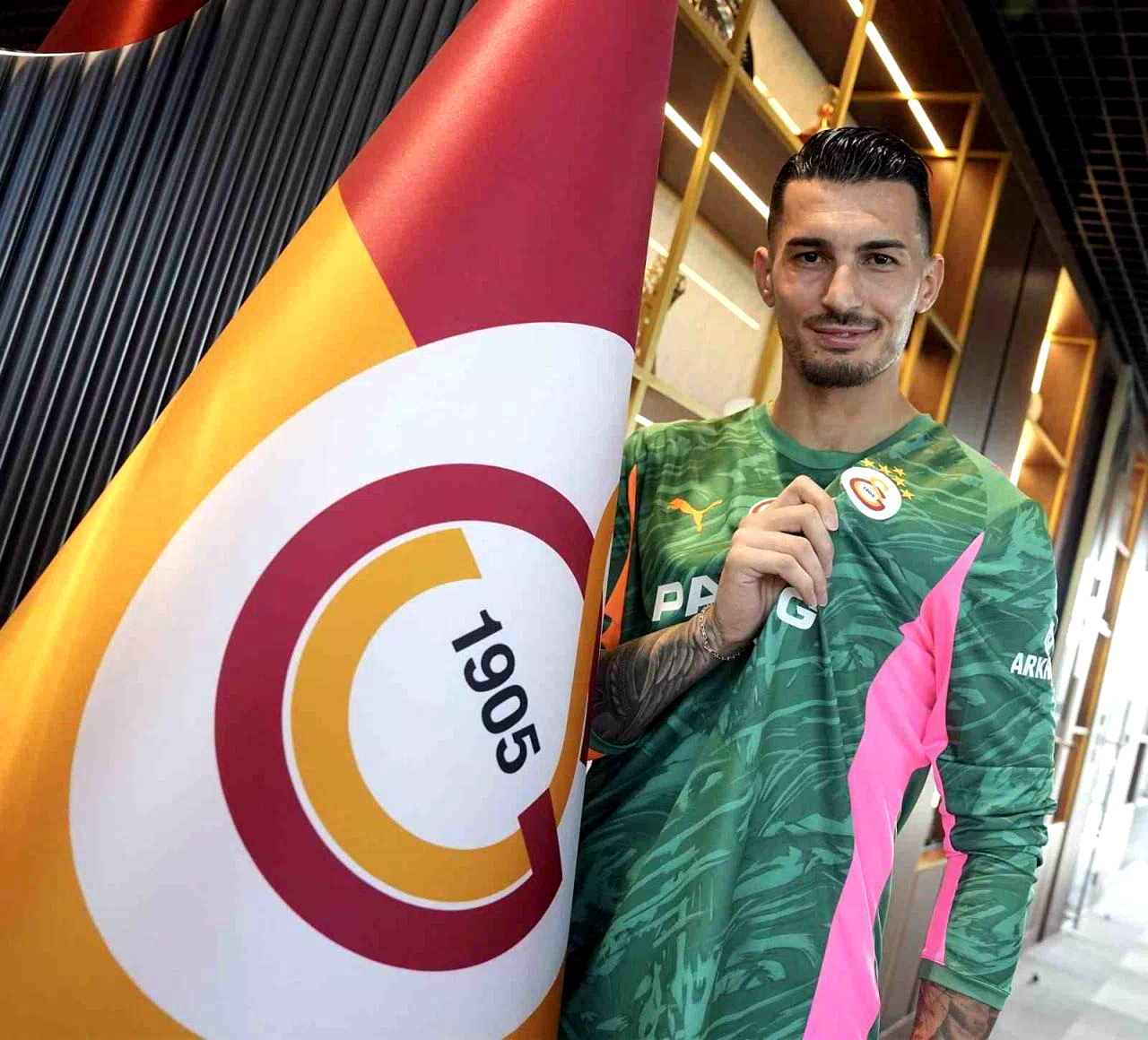 Uğurcan Çakır: “Galatasaray için mücadele edeceğim”