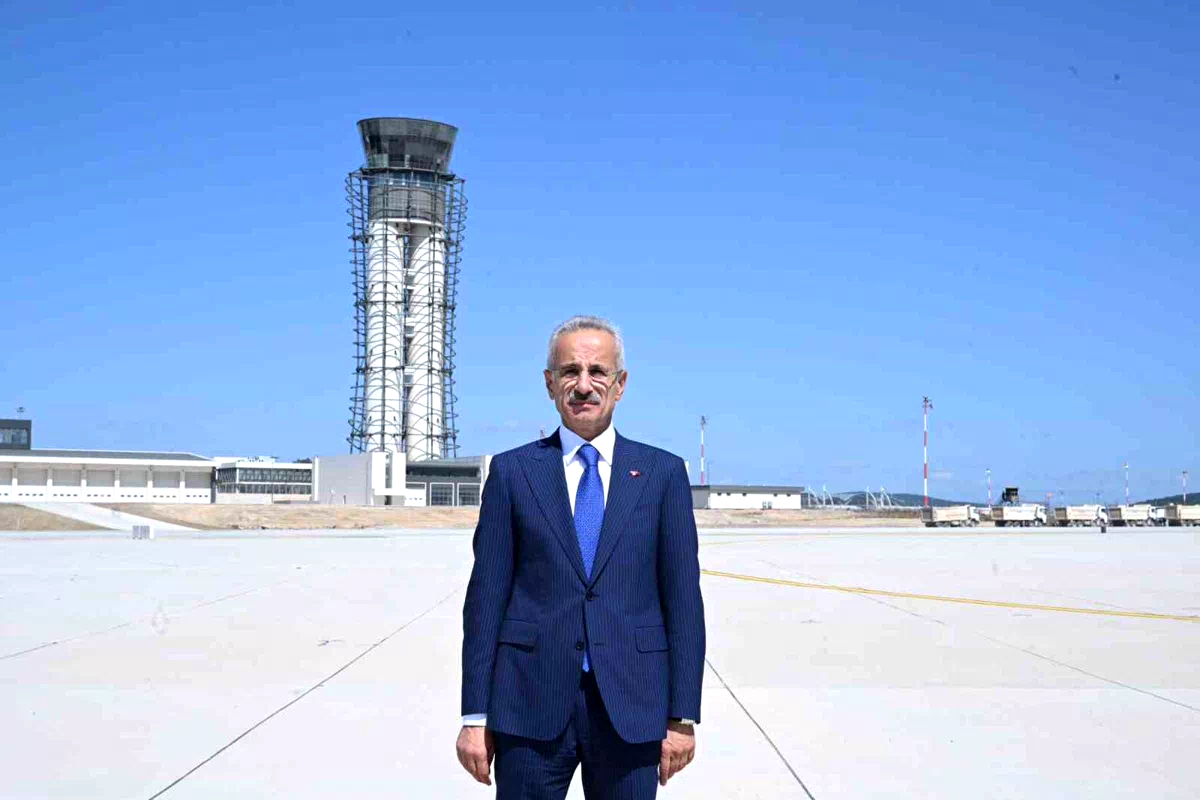 Ulaştırma ve Altyapı Bakanı Abdulkadir Uraloğlu: "2026 yılının başından bu yana 237 bin 40 kişi İHA pilotu olmak için başvuruda bulundu"