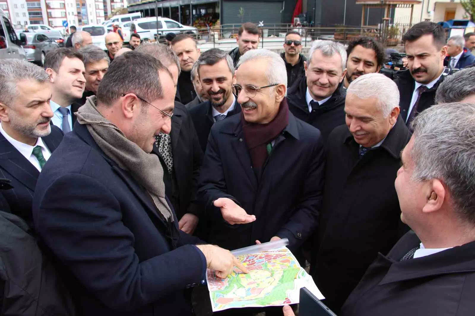 “Ulaştırma ve Altyapı Bakanı Uraloğlu, Akçaabat’ta Pulathane Bulvarı projesini inceledi”