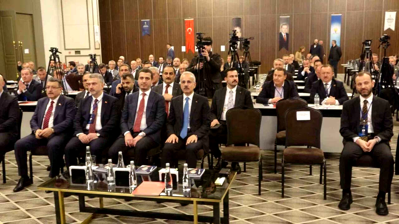 Ulaştırma ve Altyapı Bakanı Uraloğlu: “Karadeniz’e demiryolu Samsun’dan Sarp’a uzanacak”