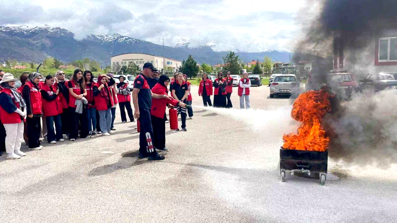 Uluslararası Damla Gönüllülerine yangın eğitimi verildi